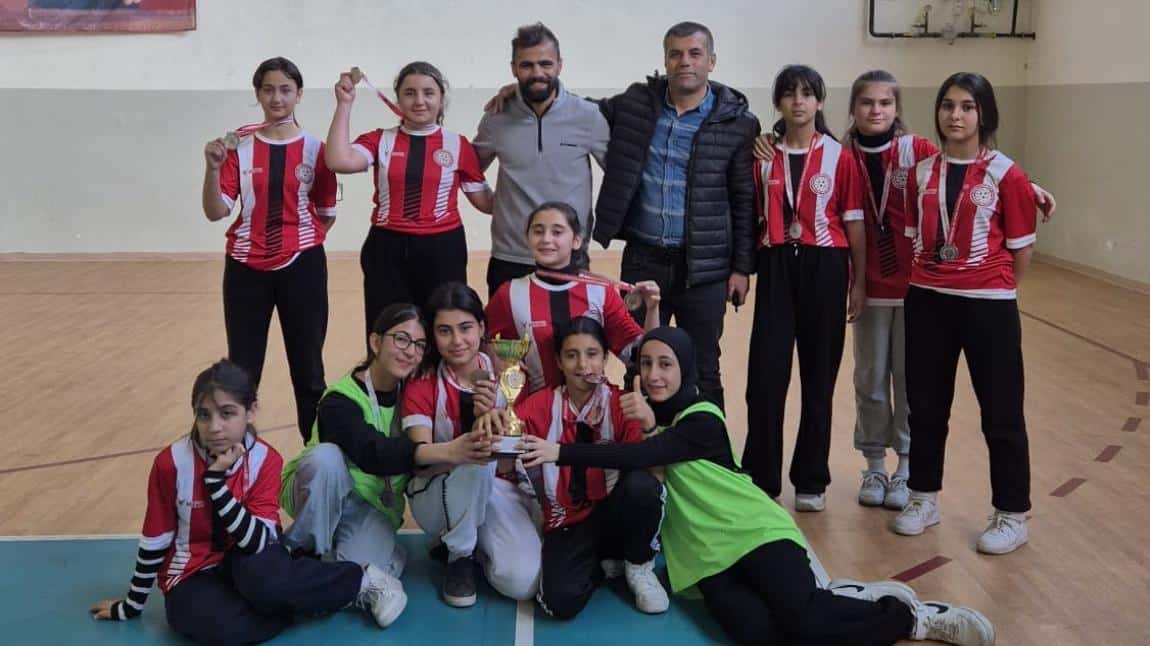 Okulumuz Voleybol İlçe 2. Oldu